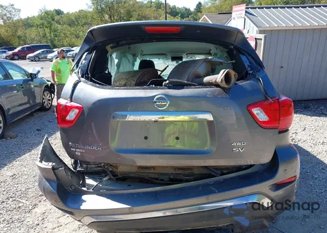 2017 Nissan Pathfinder Sv z USA, uszkodzony, nr VIN 5N1DR2MM6HC906918